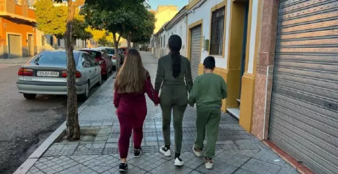 "Les digo a mis hijos que la ropa es nueva porque ellos no la habían tenido, pero es de otros niños"