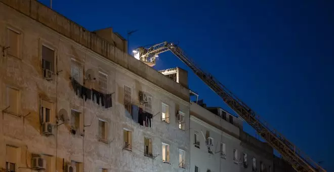 Desalojan a los vecinos del edificio anexo al que se derrumbó en Badalona