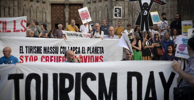 La massificació i l'encariment de l'habitatge, els aspectes més negatius del turisme segons els barcelonins