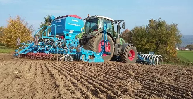 Empresas, fondos y terratenientes acaparan más de un millón de fincas agrarias en una década y exprimen al pequeño agricultor