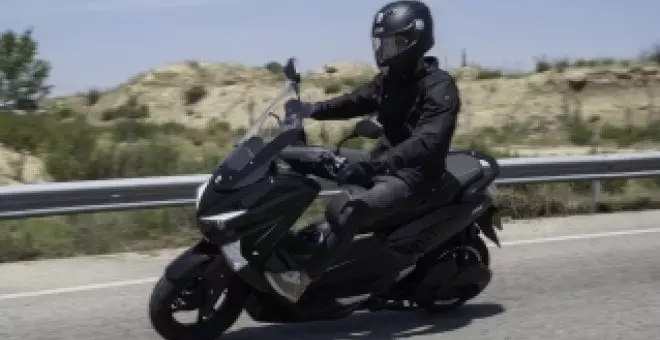 Esta moto eléctrica española de 125 cc, con batería CATL y 220 km de autonomía, es rival de Silence