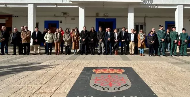 Aldea del Rey muestra su rechazo a la violencia machista y condena el asesinato de su vecina con un minuto de silencio