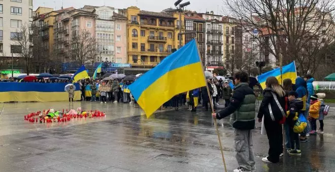 Un centenar de ucranianos condenan en Santander los dos años de guerra