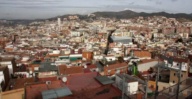 La crisi dels habitatges en mal estat s'estén amb el desallotjament d'una seixantena de veïns de dos edificis de Santa Coloma