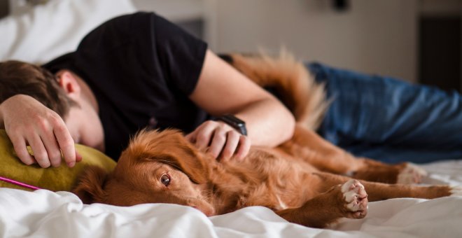 El significado de dormir del lado derecho