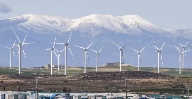 El precio de la luz será de 3,79 euros/MWh este domingo y estará a 0 euros durante 14 horas