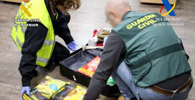 Detenidos dos colombianos por intentar introducir 8,5 kilos de cocaína por el aeropuerto de Santander