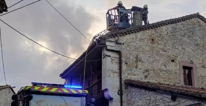 Extinguido el incendio de una chimenea en una vivienda de Labarces