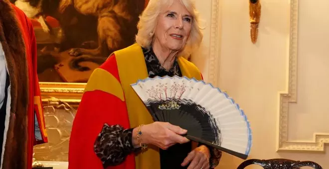 Sumar pregunta al Gobierno si el viaje de la reina Camila a España para cazar ha costado dinero público