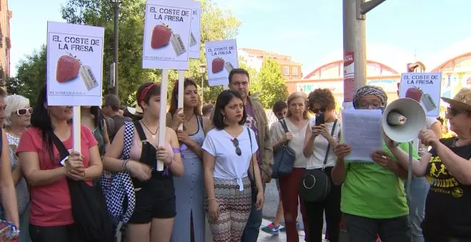 Las jornaleras de Huelva inician la temporada: accidentes laborales desatendidos y horas extra sin pagar