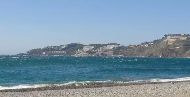 Un grupo de pescadores encuentra un cadáver en la playa granadina de La Velilla