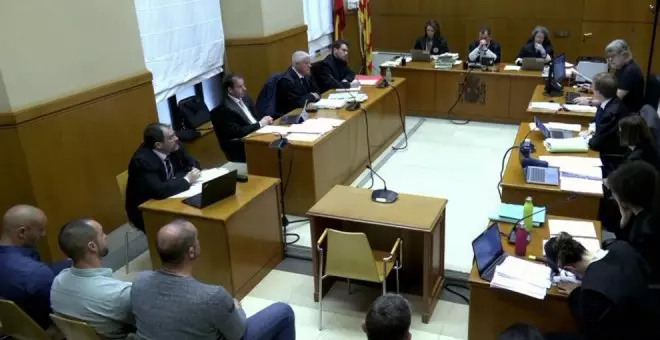 Condemnats quatre Mossos a fins a set anys de presó per agredir un jove durant el toc de queda