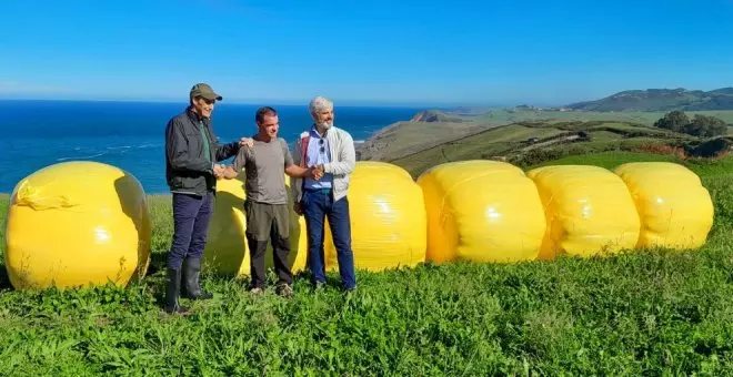 Una veintena de ganaderos adornarán sus prados con rollos de silo amarillos