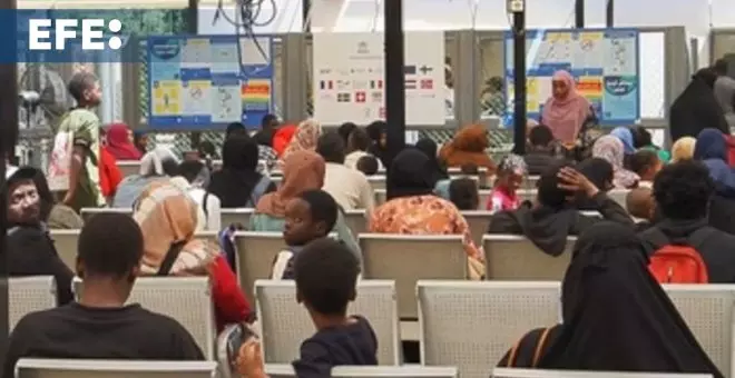 Miles de sudaneses desplazados por la guerra buscan refugio en Egipto