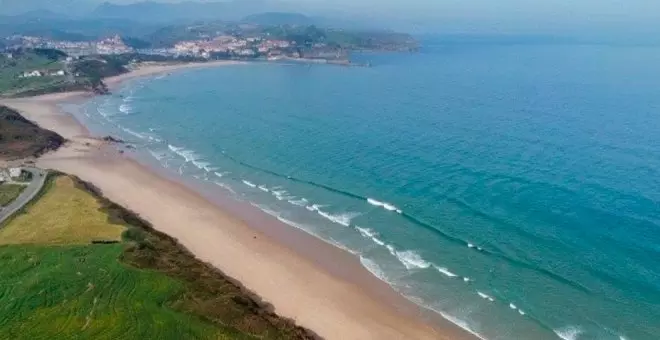 Rescatadas dos personas en la playa de Guerra al tener dificultades para salir del agua