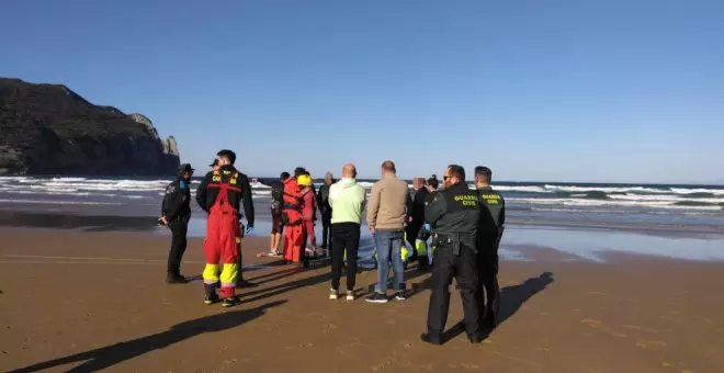 Localizado en buen estado un kitesurfista tras aparecer su tabla en El Puntal