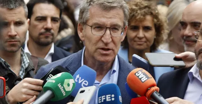 Feijóo se hace el listo recomendando a Puigdemont que lea la Constitución y le sale mal