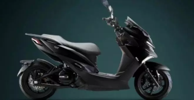 Este scooter 'de 125' tiene 20 CV, tamaño de Honda PCX y aún puedes llevarlo con el carnet de coche