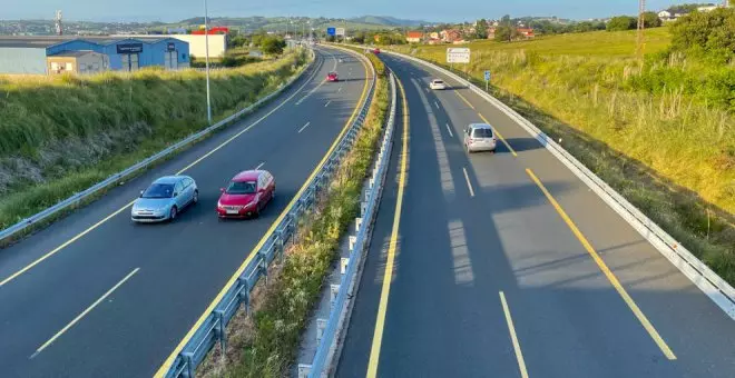 El choque de dos vehículos provoca retenciones de 7 kilómetros en la A-67 a la altura de Boo