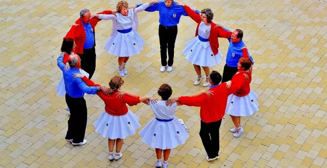 Dominio Público - Catalunya, sal a bailar, que lo haces fenomenal