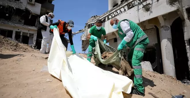 Hallan otros 80 cadáveres en tres fosas comunes en el hospital Shifa de Gaza