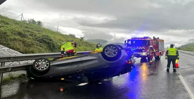 Herida leve una menor tras volcar el coche en el que viajaba en Reinosa