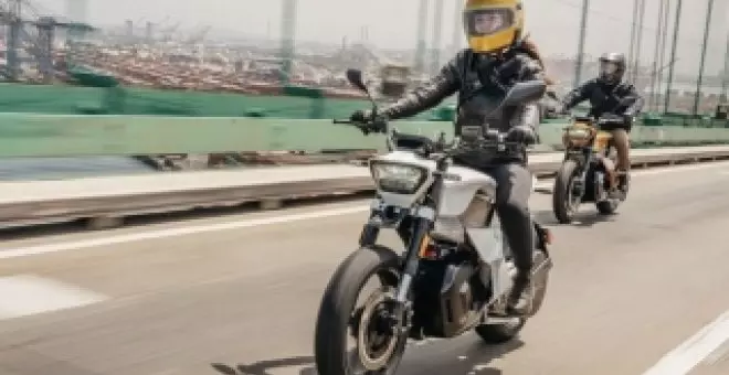 Esta moto scrambler tiene la potencia de una '125', y batería extraíble de más de 100 km de autonomía