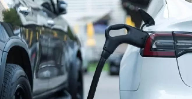 El coche eléctrico en España comparado con el resto de Europa, ¿por qué aquí tiene tantos problemas?