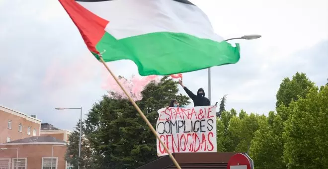 Un grupo de estudiantes acampados en la Complutense por Palestina irrumpe en el vicerrectorado en plena reunión