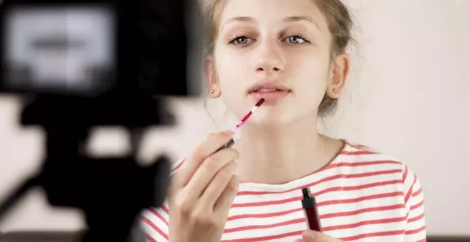 Cosmeticorexia o cómo las redes sociales y las 'influencers' arrastran a las jóvenes hacia una nueva obsesión