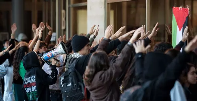 Los profesores toman el relevo en la acampada por Palestina en Madrid para que los estudiantes afronten los exámenes