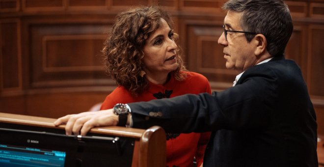 Las izquierdas y el PSOE se mantienen lejos del acuerdo sobre el impuesto a las energéticas a pocas horas de la votación