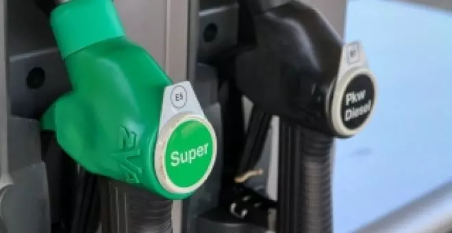 Ya se consume menos diésel y gasolina, y eso significa que el coche eléctrico está calando