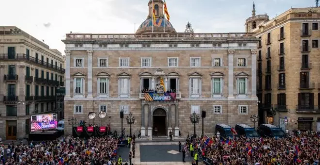 Les jugadores del Barça de futbol celebren la Champions amb una afició blaugrana totalment entregada