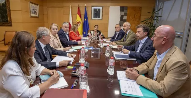 Buruaga y su Gobierno evitan dar datos contra las críticas que indican que Cantabria "no termina de arrancar"