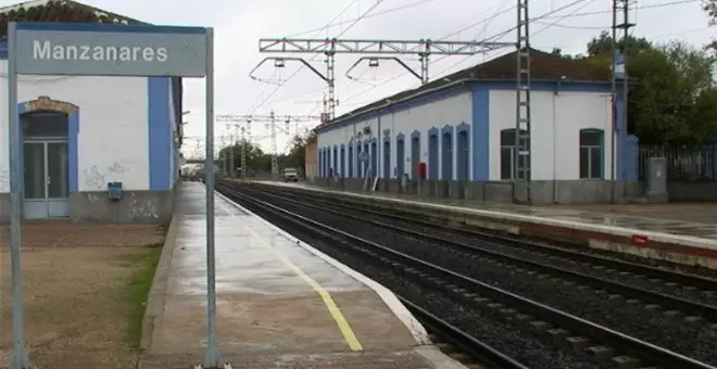 Accidente ferroviario en Manzanares: un tren de mercancías arrolla a una mujer en la estación