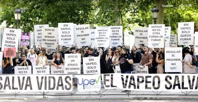 Empresarios y usuarios del vapeo se manifiestan ante Sanidad