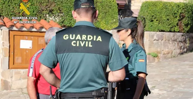 Una vecina de Selaya estafa 9.450 euros a un hombre de 67 años y 12.000 euros a una mujer