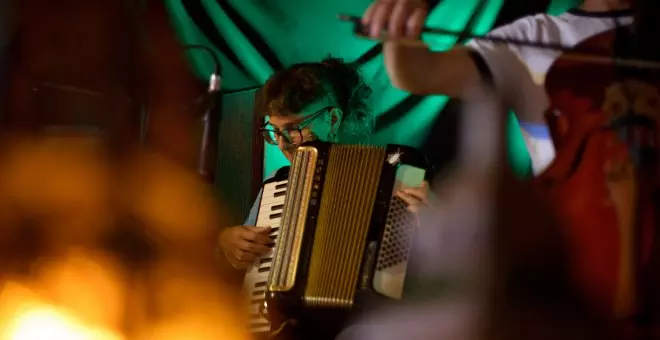 Fabes de Mayo regresa a su folk mágico con "Dayuri"