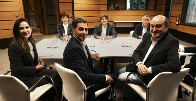 El PNV alcanza un acuerdo con el PSE-EE para formar un Gobierno de coalición en Euskadi