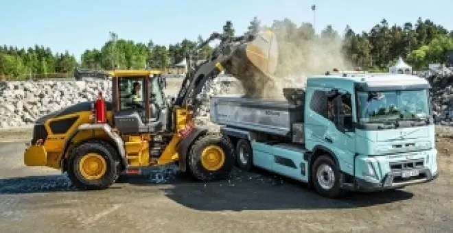 Volvo quiere arrasar: presenta su primera excavadora de ruedas totalmente eléctrica y dos cargadoras también eléctricas