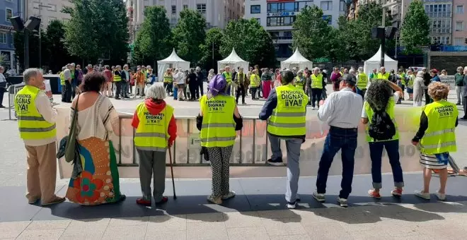 El Gobierno del PP "está dando la espalda de forma sistemática" a las personas mayores: "No nos quieren ni recibir"