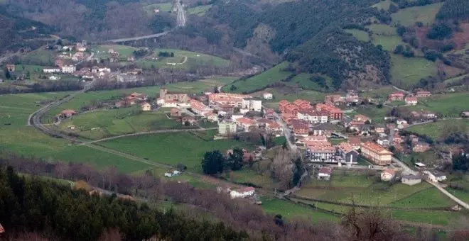 Rescatado de madrugada un hombre enriscado sobre la cueva de Covalanas