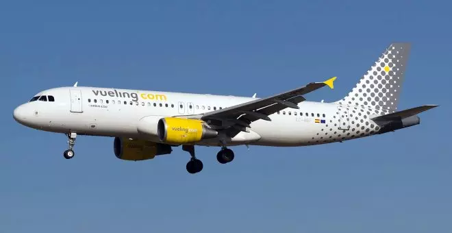 Multan con 28.000 euros a Vueling por negar el embarque a una mujer por su escote