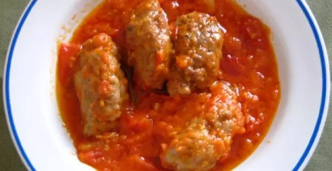 Pato confinado - Soutzoukakia: las albóndigas con tomate del Mediterráneo oriental