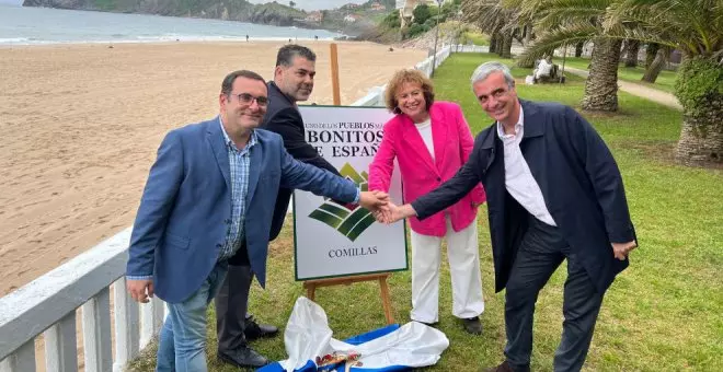 Comillas destapa el cartel que le proclama como uno de los pueblos más bonitos de España