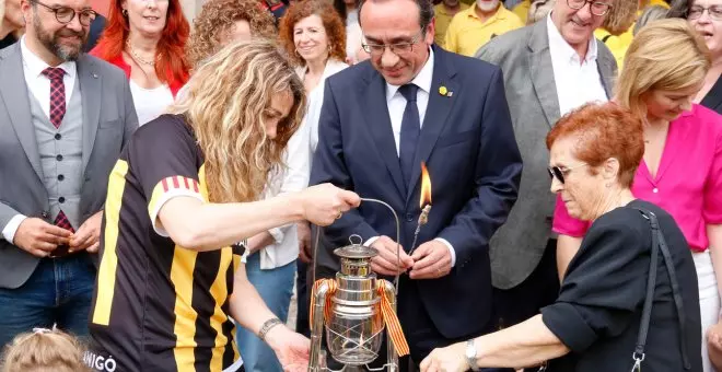 La Flama del Canigó ja recorre els municipis catalans per encendre milers de fogueres de Sant Joan aquest vespre