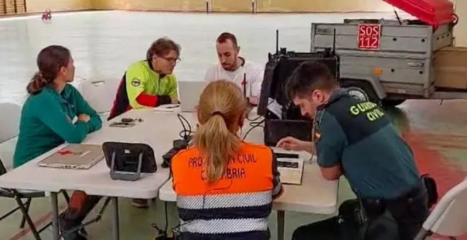 Los equipos de rescate del Gobierno de Cantabria no localizan a los dos espeleólogos que se adentraron en una cueva en Soba