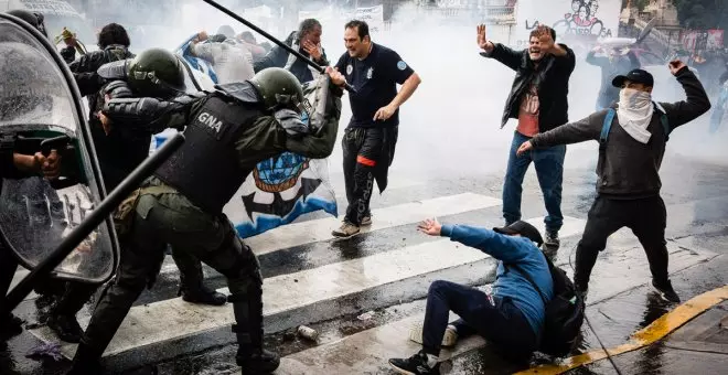 Represión policial y persecución a manifestantes en la Argentina de Milei: "No parece que vivamos en democracia"