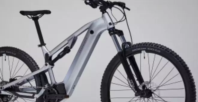 Esta bicicleta eléctrica todoterreno de Decathlon es la más barata con doble suspensión y motor central